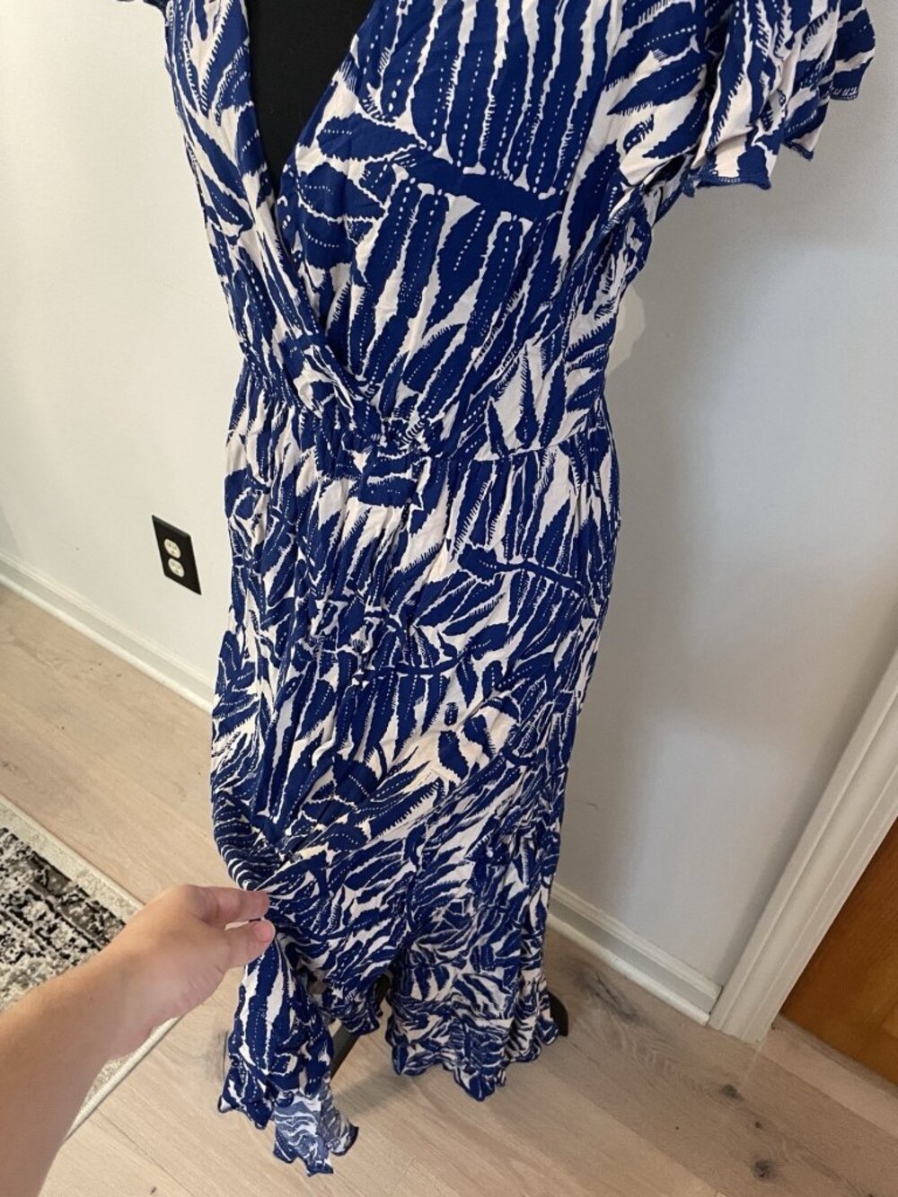 (SOLD) Kindred Anthropologie Maxi Dress Blue Leaves Flutter Sleeve, XL - Picture 3 of 8